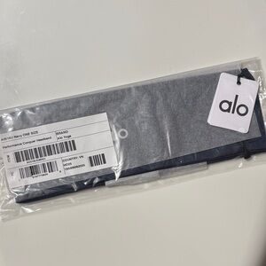 ALO Yoga Navy Performance Conquer Headband